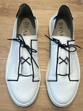 NEW WITHOUT BOX -  Dyan MILLY Sneaker
